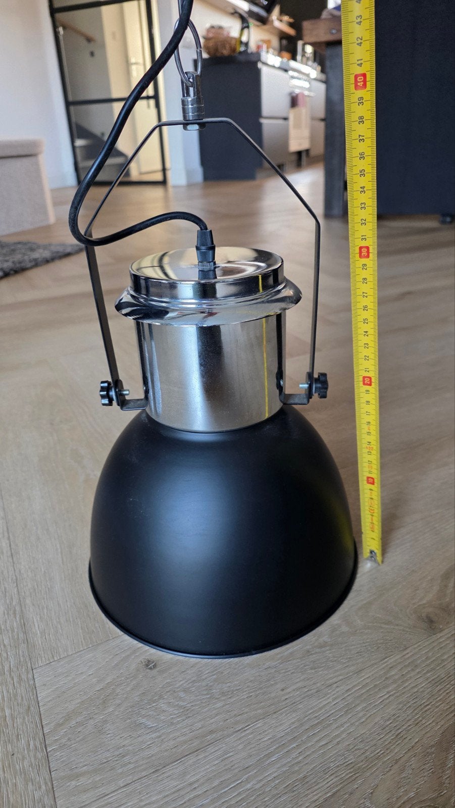 Stoere zwarte industriële hanglamp aan een ketting. Ca. 1m, Ophalen of Verzenden, Zo goed als nieuw