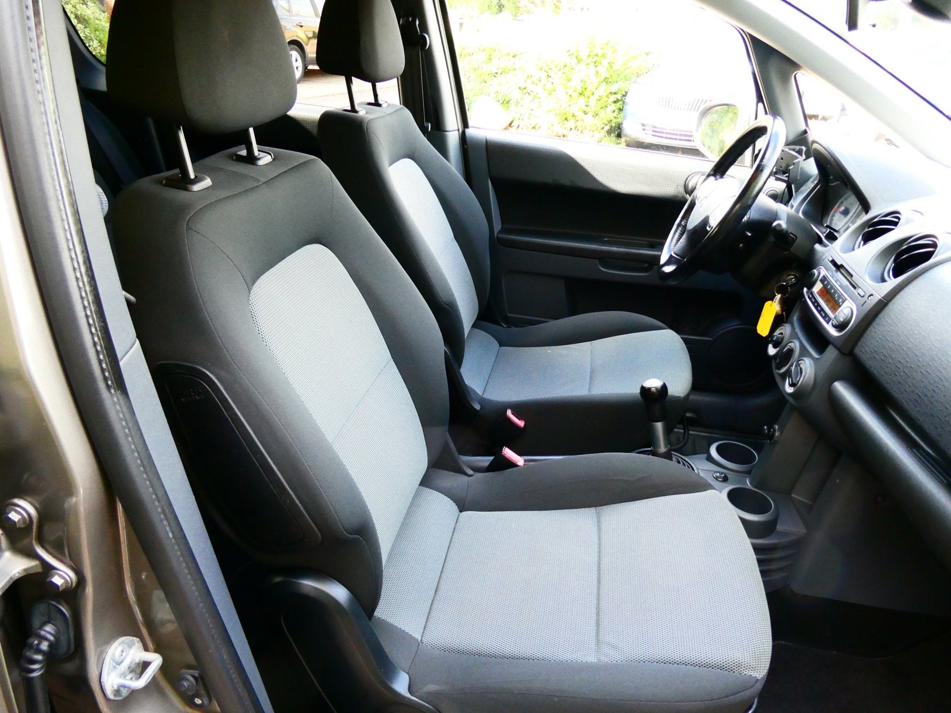 Mitsubishi Colt 1.3i 95pk 5-deurs Airco Trekhaak Hoge instap, Voorwielaandrijving, Stof, Gebruikt, 31 €/maand