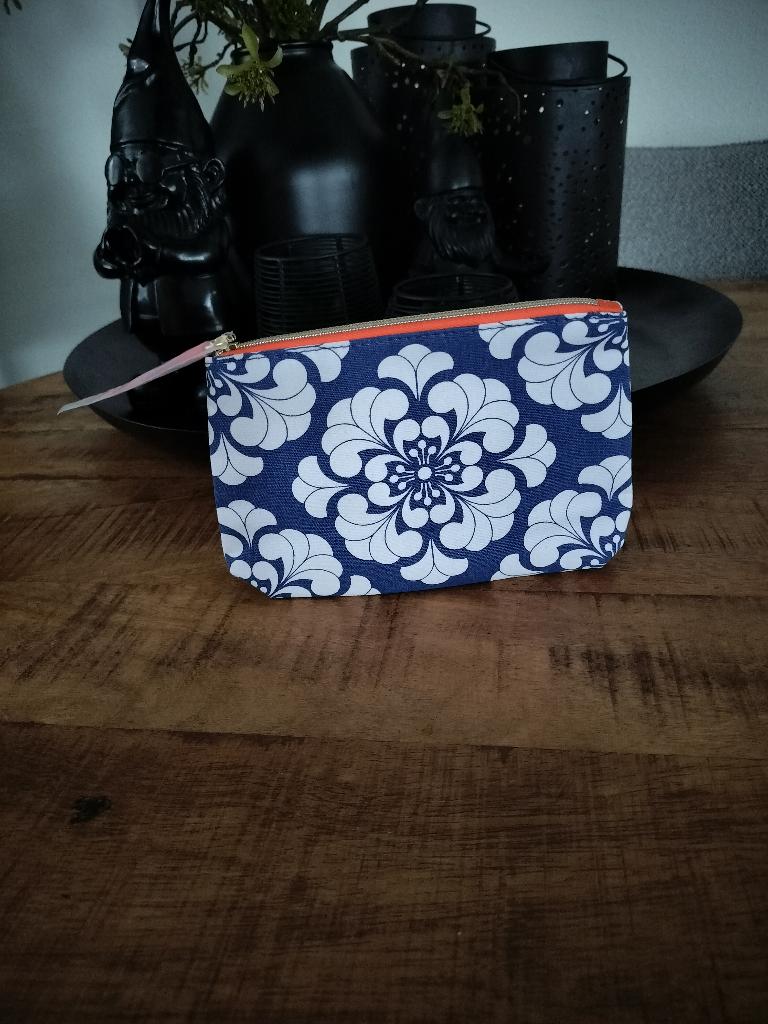 ESTEE LAUDER toilettasje blauw met 2 producten **NIEUW**, Nieuw, Ophalen of Verzenden, Toebehoren, Blauw