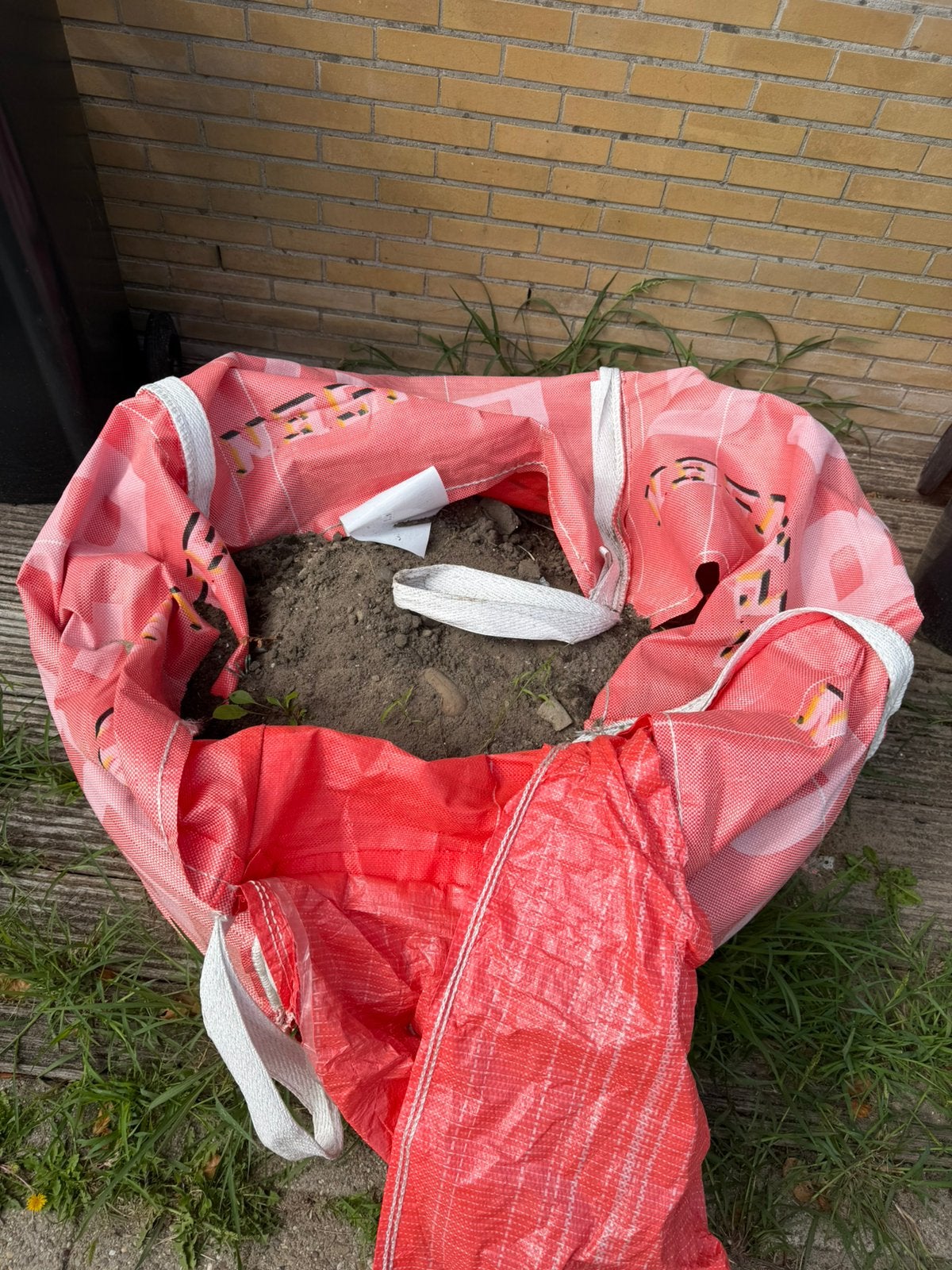 1/3 kuub teelaarde gratis afhalen, Ophalen, Tuinaarde