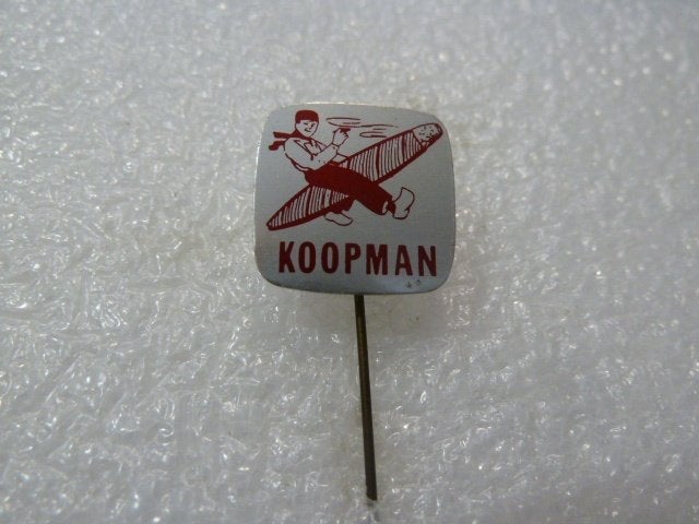 Vintage Koopman Speldje/Pin - Man op Vliegtuig, Ophalen of Verzenden, Gebruikt, Transport, Speldje of Pin