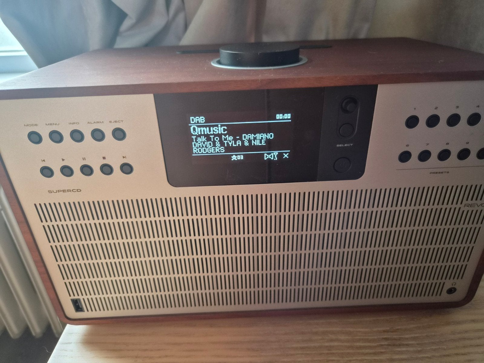 te koop revo supercd  walnoot zilver dab radio, Ophalen, Zo goed als nieuw, Radio, Met cd-speler