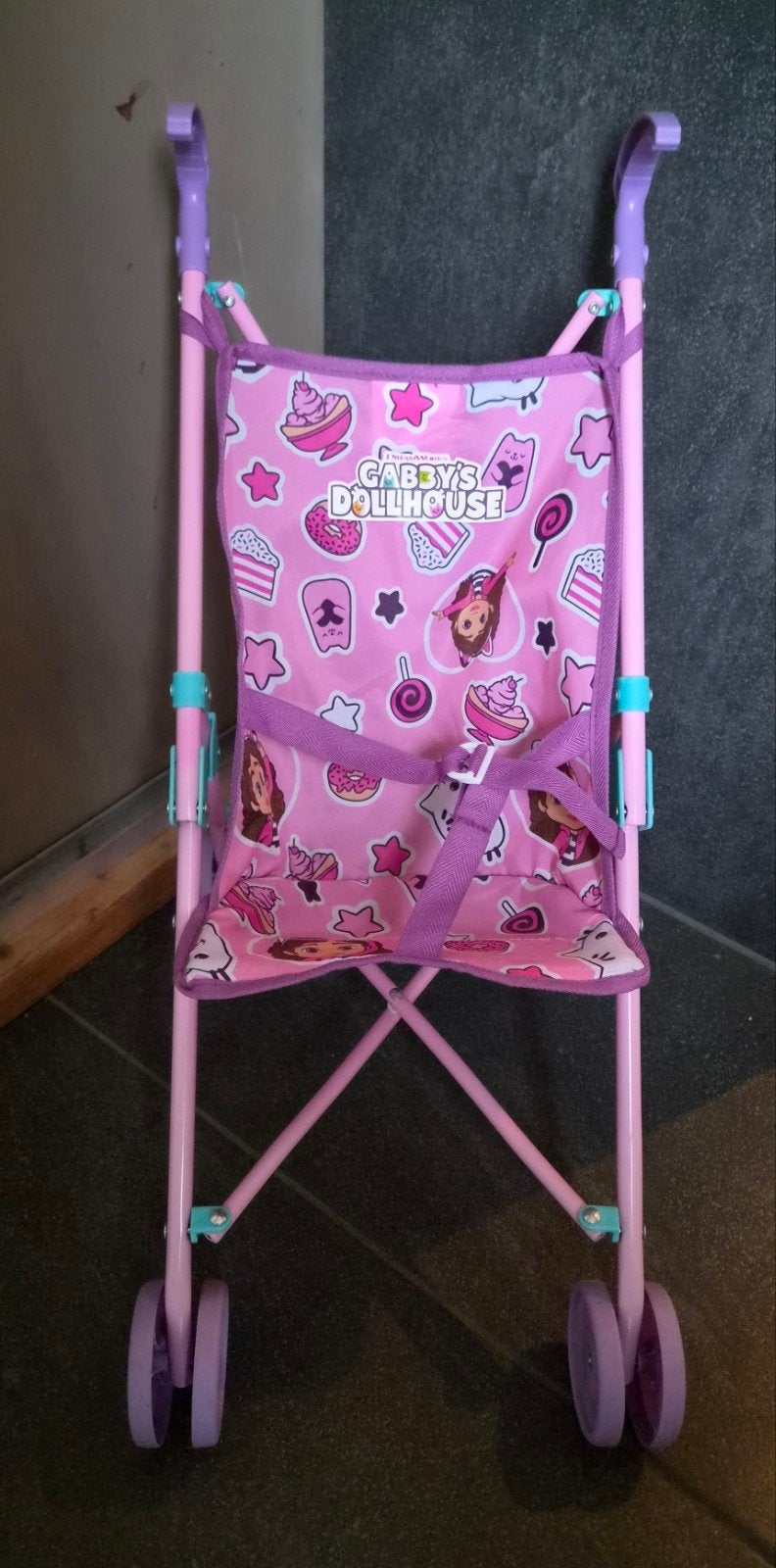 Gabby's Poppenhuis Poppenwagen Roze, Ophalen of Verzenden, Gebruikt, Overige typen
