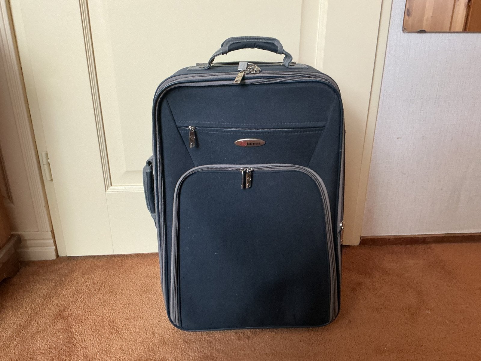 Donkerblauwe trolley met wieltjes en uitschuifbare handgr, Ophalen, 40 tot 60 cm, 30 cm of meer, Gebruikt