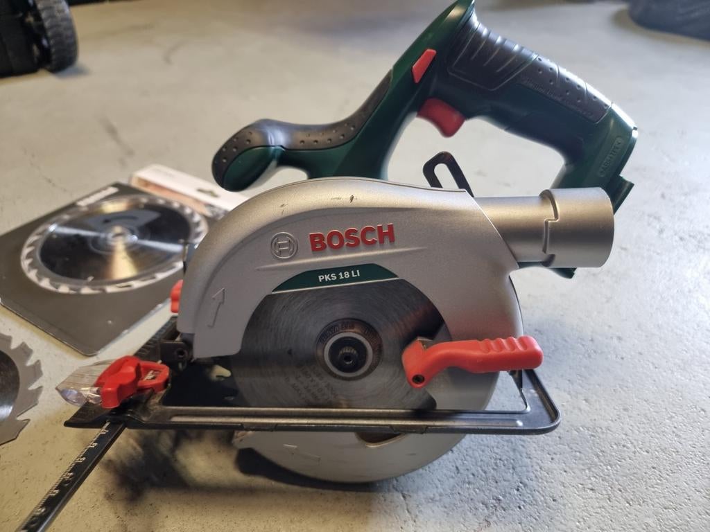 Bosch PKS 18 LI Cirkelzaag met extra zaagbladen, Ophalen, Cirkelzaag, Zo goed als nieuw, 30 tot 70 mm