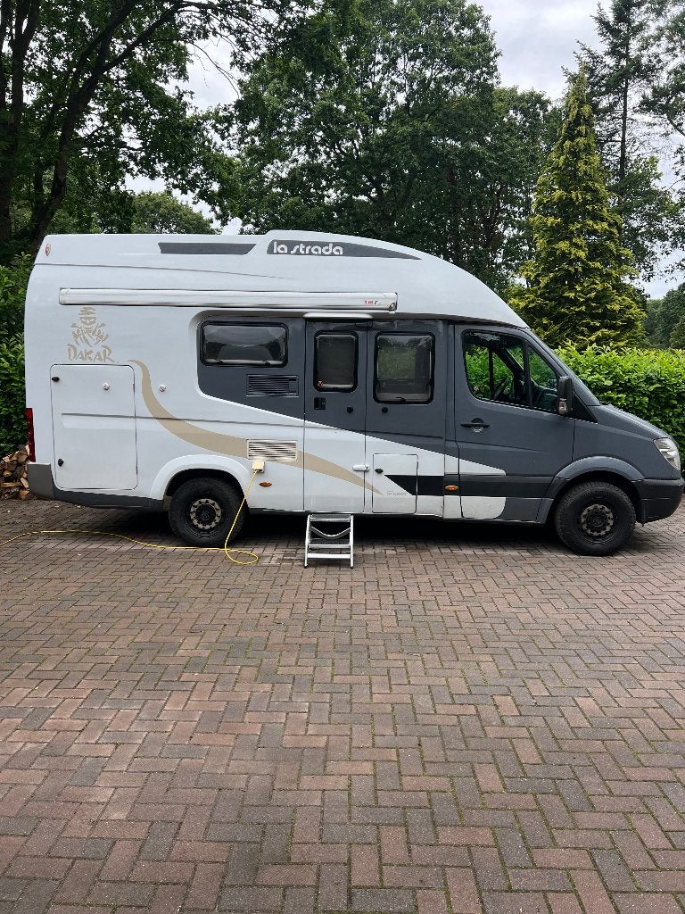 Mercedes la strada  nova.  Expedition., Caravans en Kamperen, Campers, Bedrijf, tot en met 2, Buscamper of Camperbus, Mercedes-Benz