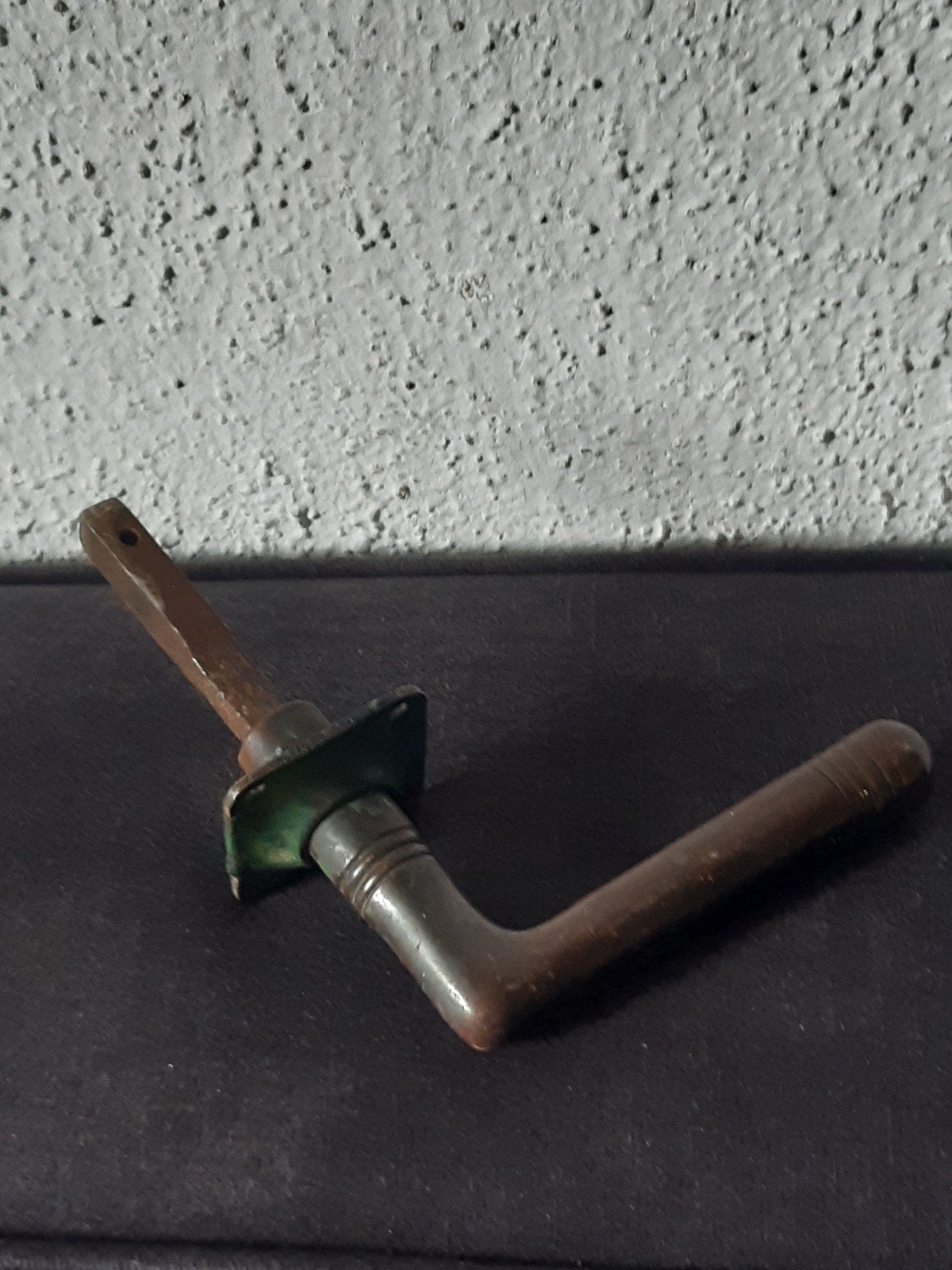 Mooie koperen deurklink ,oud bouwmateriaal mooie patina,, Ophalen of Verzenden