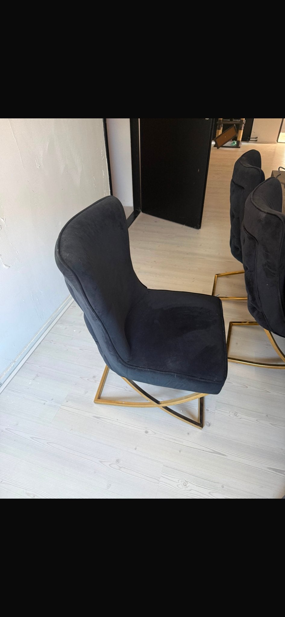 Luxe Zwarte Eetkamerstoelen met Goudkleurig Onderstel, Zwart, Ophalen of Verzenden, Zo goed als nieuw, Stof