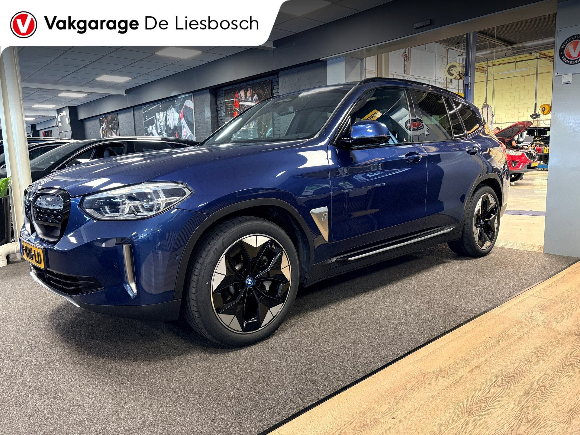 BMW IX3 High Executive 80 kWh / Panoramadak / trekhaak / led, Auto's, Achterwielaandrijving, Gebruikt, Emergency brake assist