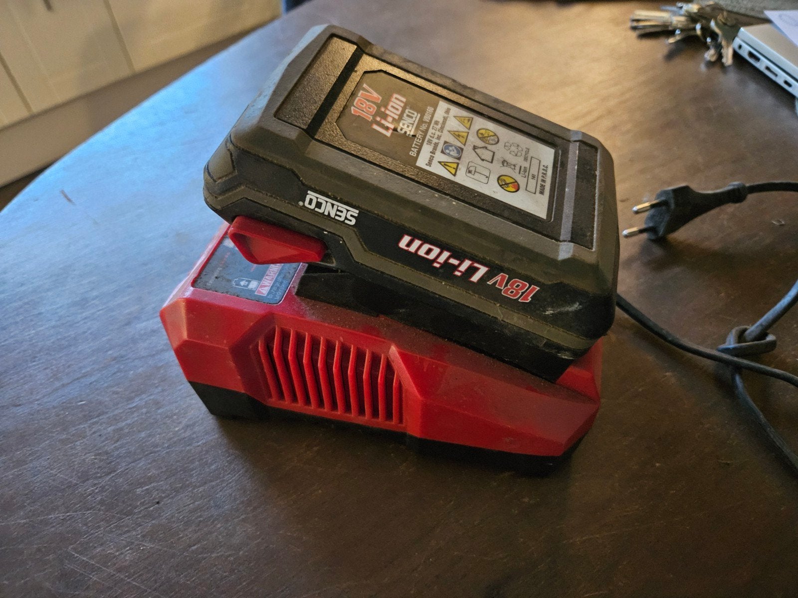 Senco 18V Li-ion Acculader met Accu (VB0157 & VB0160), Ophalen, Gebruikt