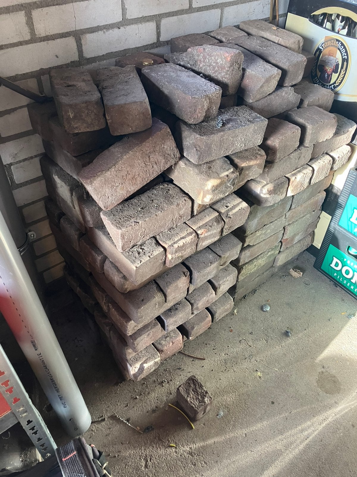 Oud gebakken waaltjes stenen, Tuin en Terras, Ophalen, Zo goed als nieuw, Beton, Klinkers