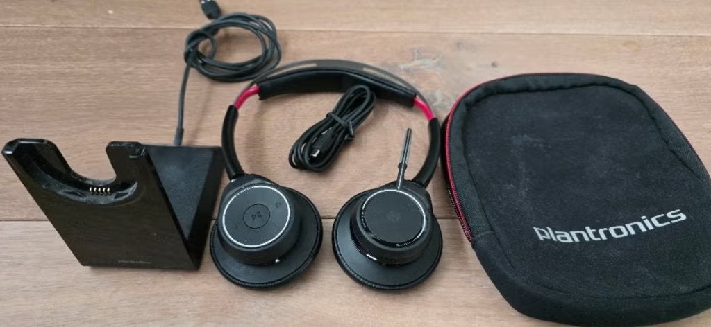 Voyager Focus UC B825 AHK8 Plantronics, Computers en Software, Headsets, Nieuw, On-ear, Ophalen of Verzenden, Mute-functie
