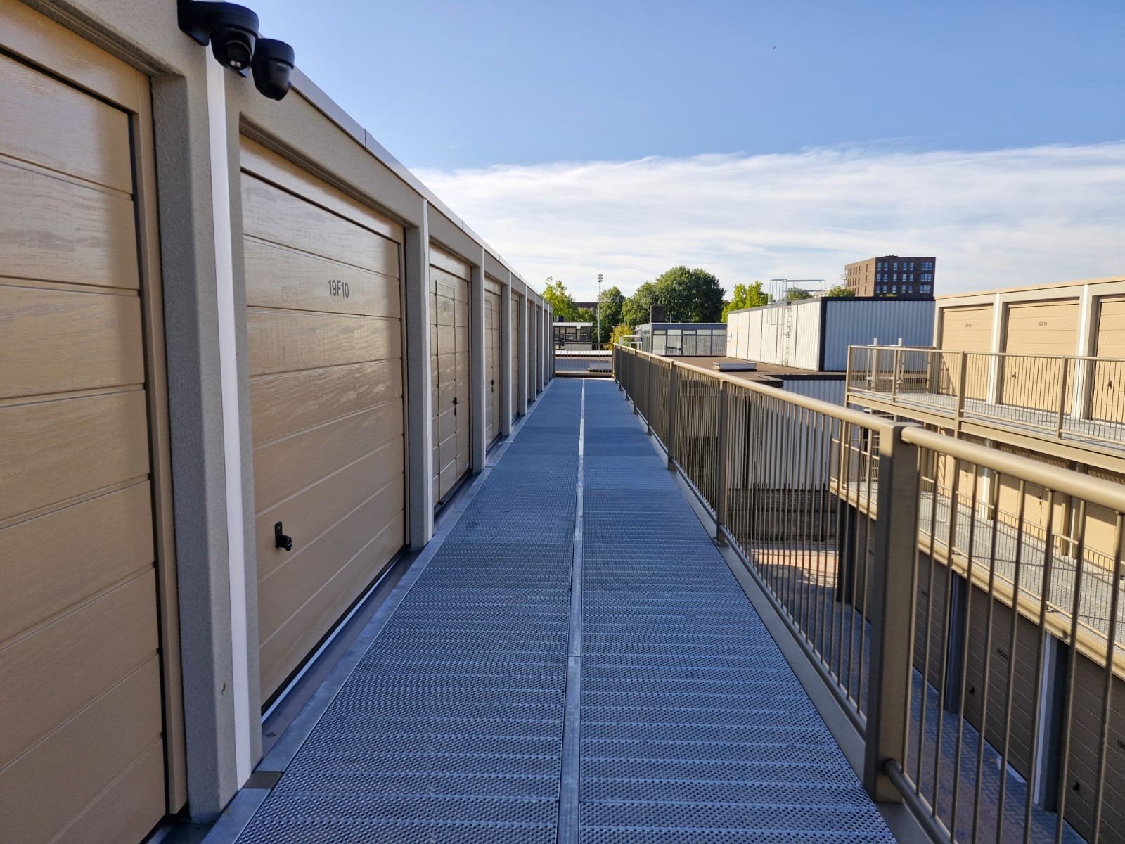 Bedrijfsunits /garageboxen te huur aan Jan Rebelstraat 19F13, 18 m², Huur, Bedrijfsruimte