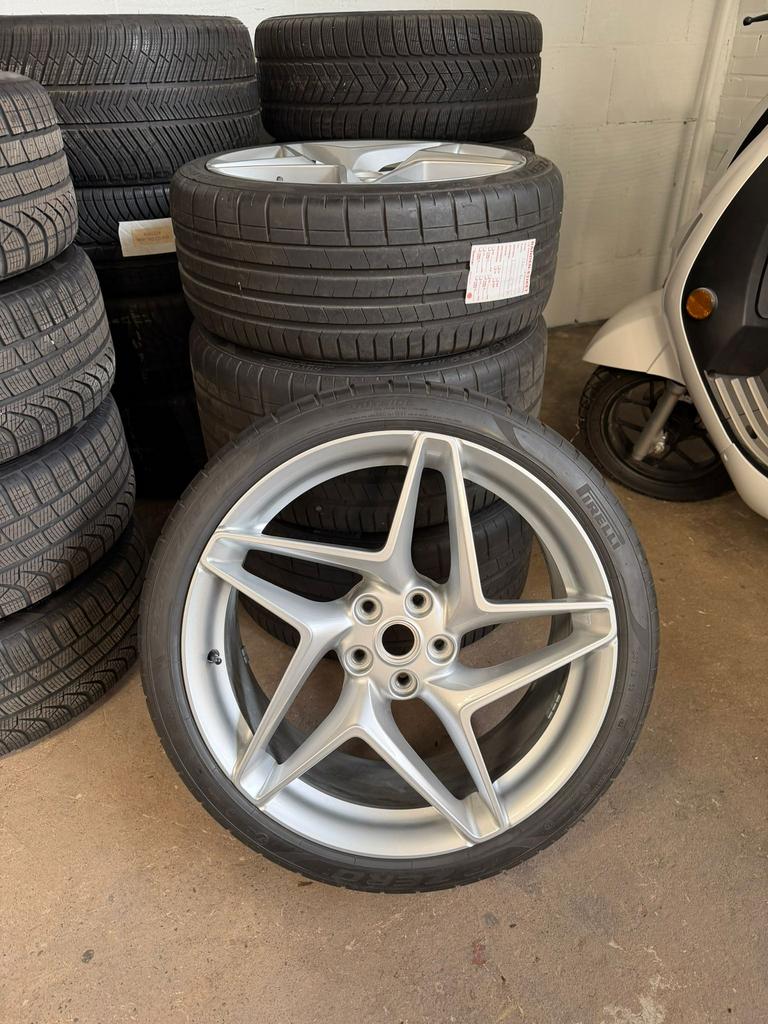 Ferrari F8 20” set, Ophalen, Banden en Velgen, Nieuw, 305 mm