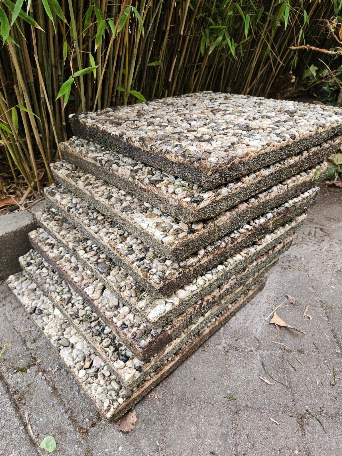 8 gratis grindtegels 40x40 cm, Ophalen of Verzenden, Gebruikt, Beton, Terrastegels