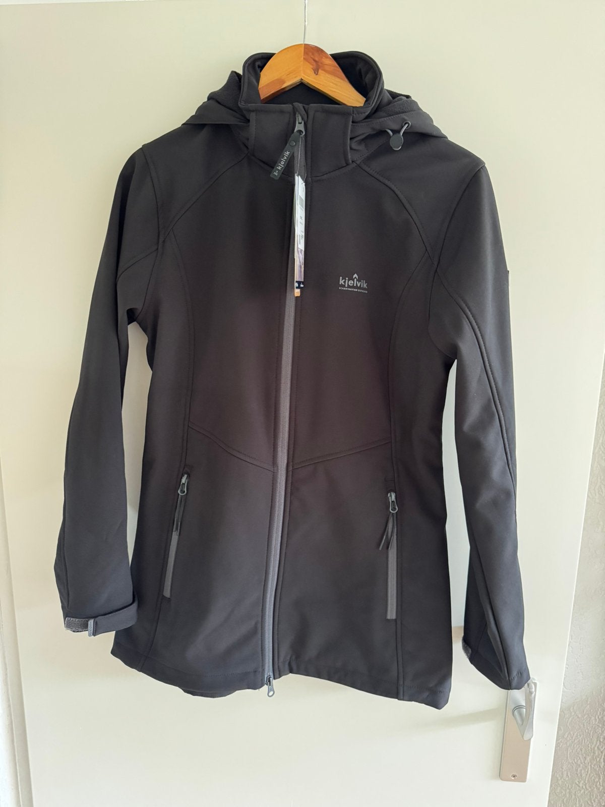 Nieuwe dames kjelvik softshell jas maat L, Ophalen of Verzenden, Nieuw, Maat 42/44 (L), Zwart