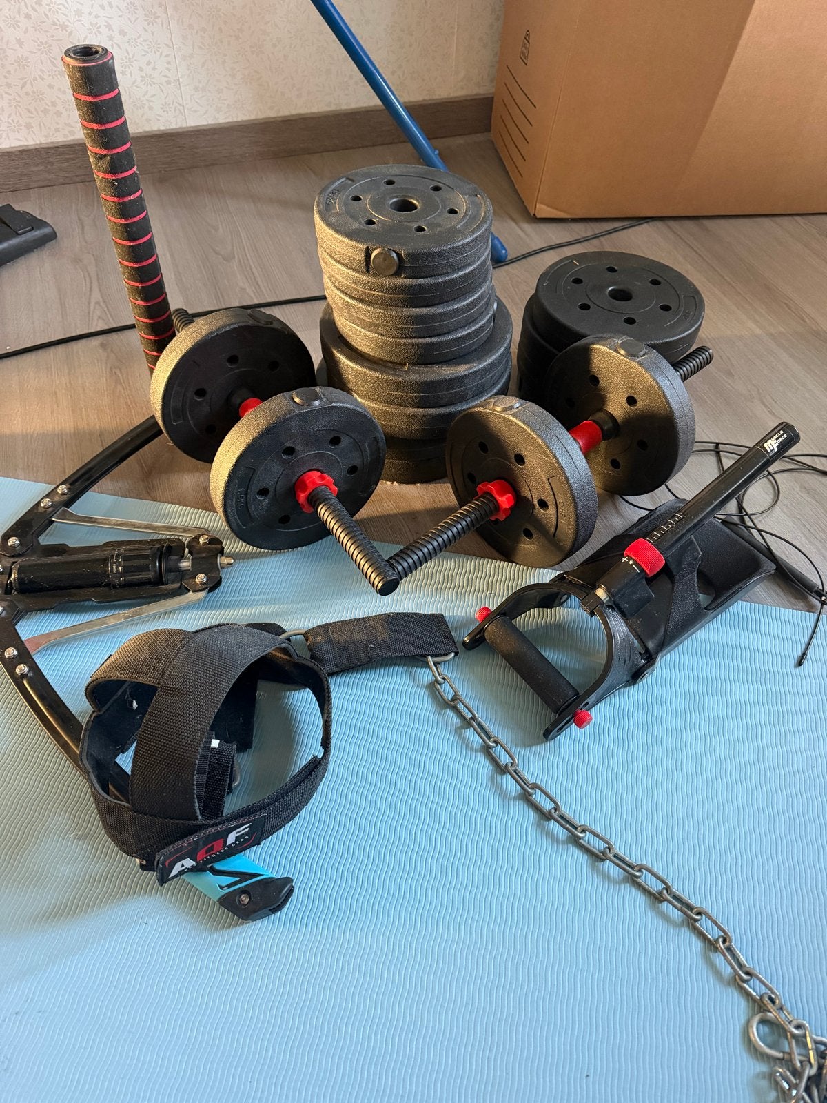 Dumbbell set met gewichten en diverse fitness accessoires, Sport en Fitness, Ophalen of Verzenden, Gebruikt, Armen, Dumbbell