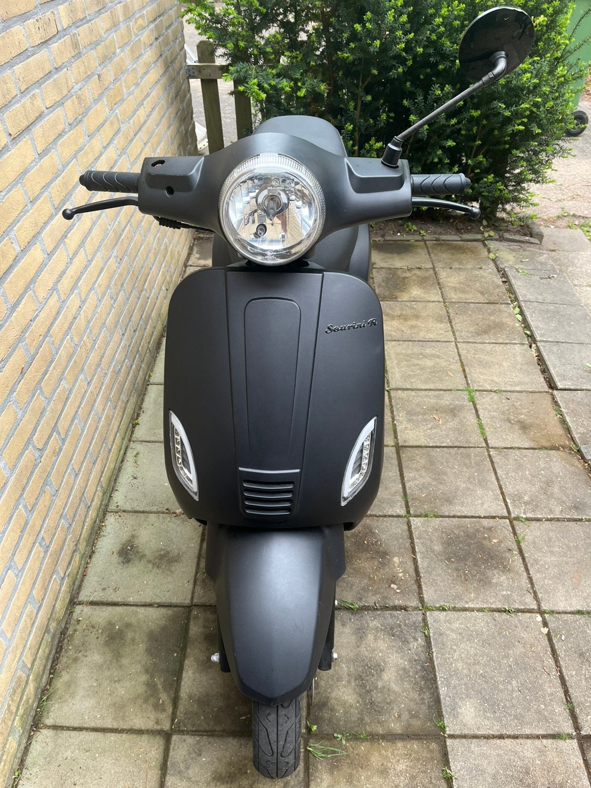 Te koop:nette La Souris Sourini R uit 2021 met geel kenteken, Fietsen en Brommers, Snorfietsen en Snorscooters, Ophalen, Gebruikt