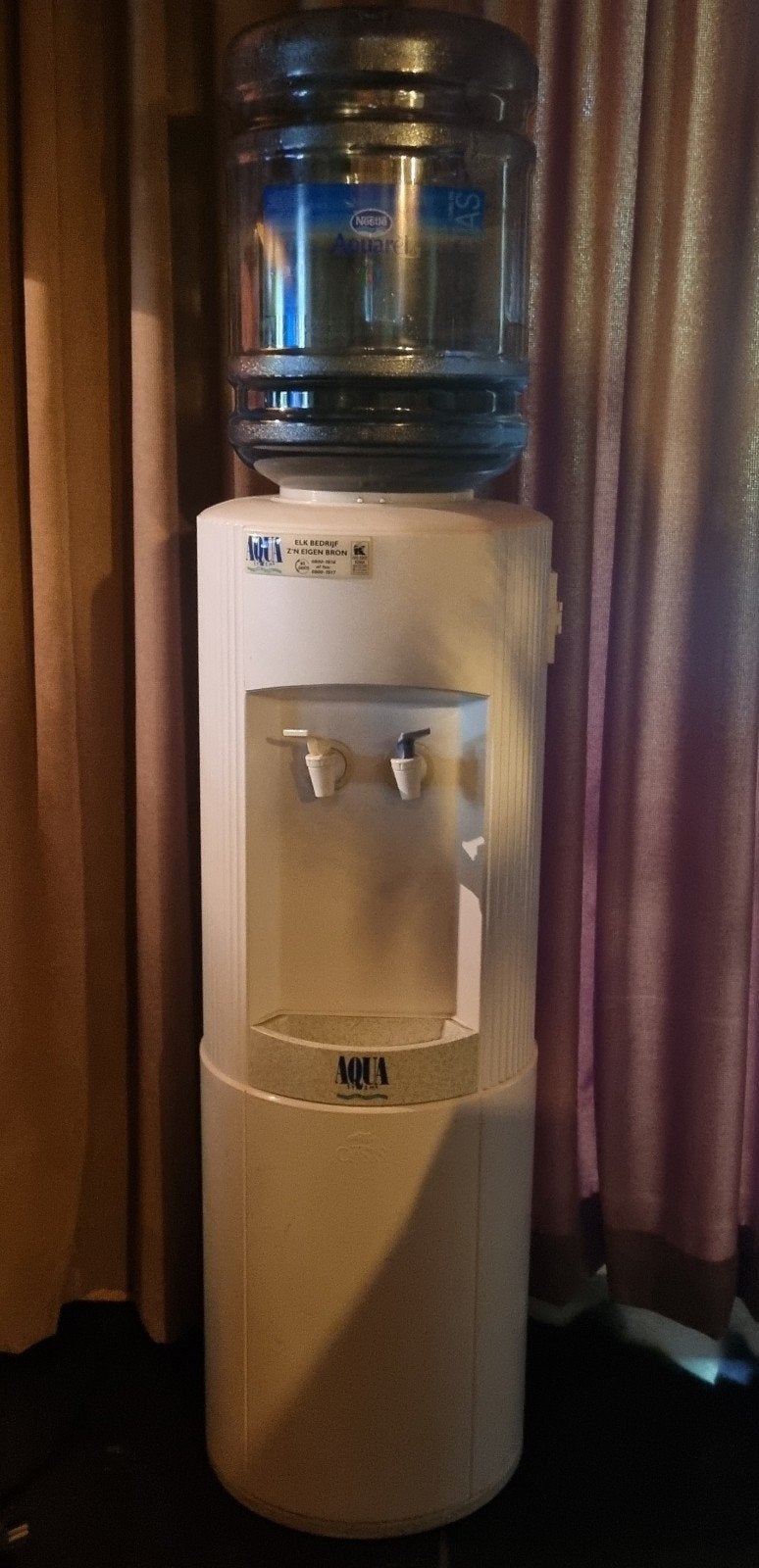 Aqua Waterkoeler met Flessenhouder - Wit, Ophalen, Gebruikt, Waterkoeler