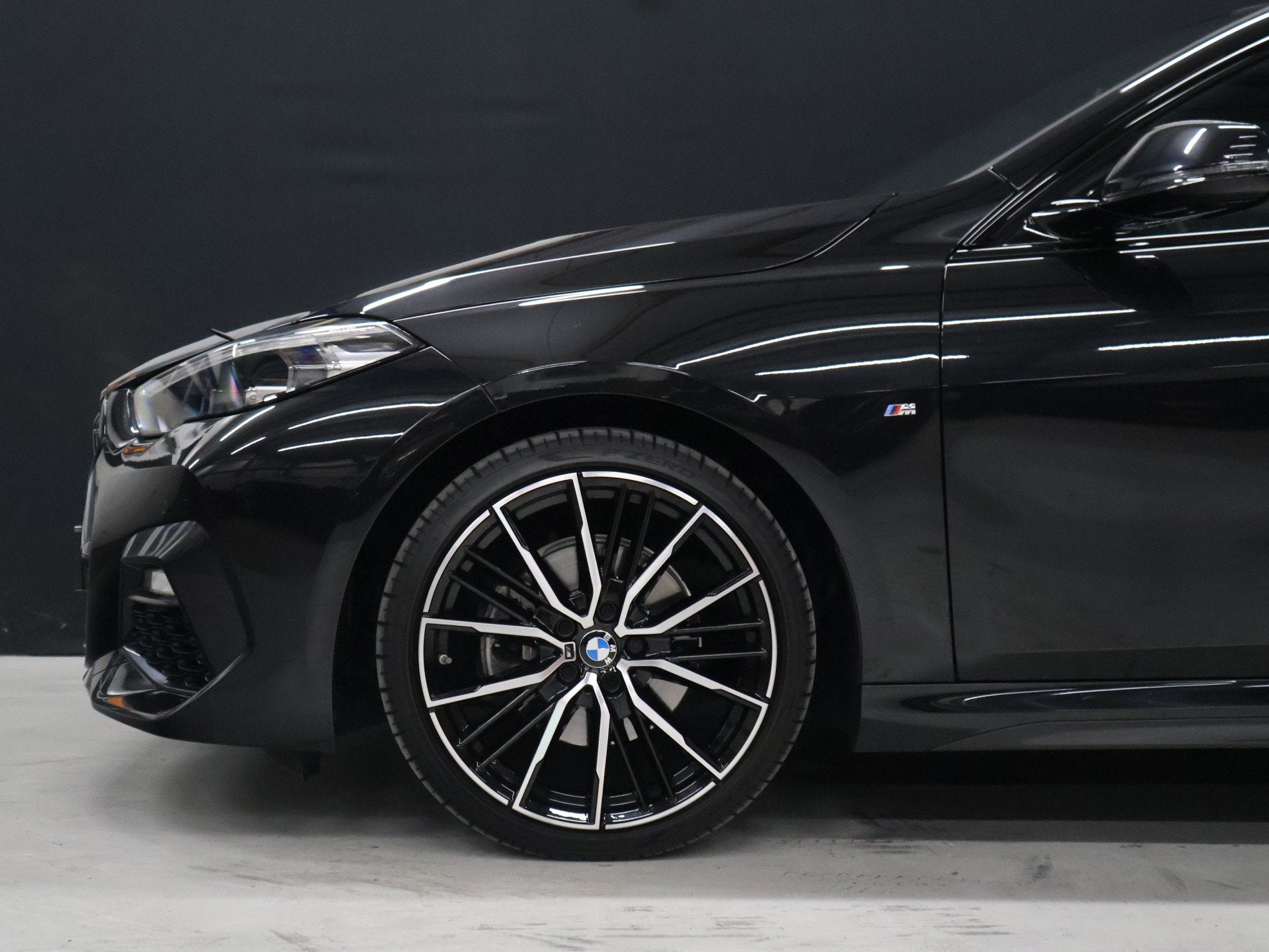 BMW 2 Serie Gran Coupé 218i High Executive Edition M Sport, Auto's, BMW, Dealer onderhouden, Gebruikt, 1350 kg, Zwart