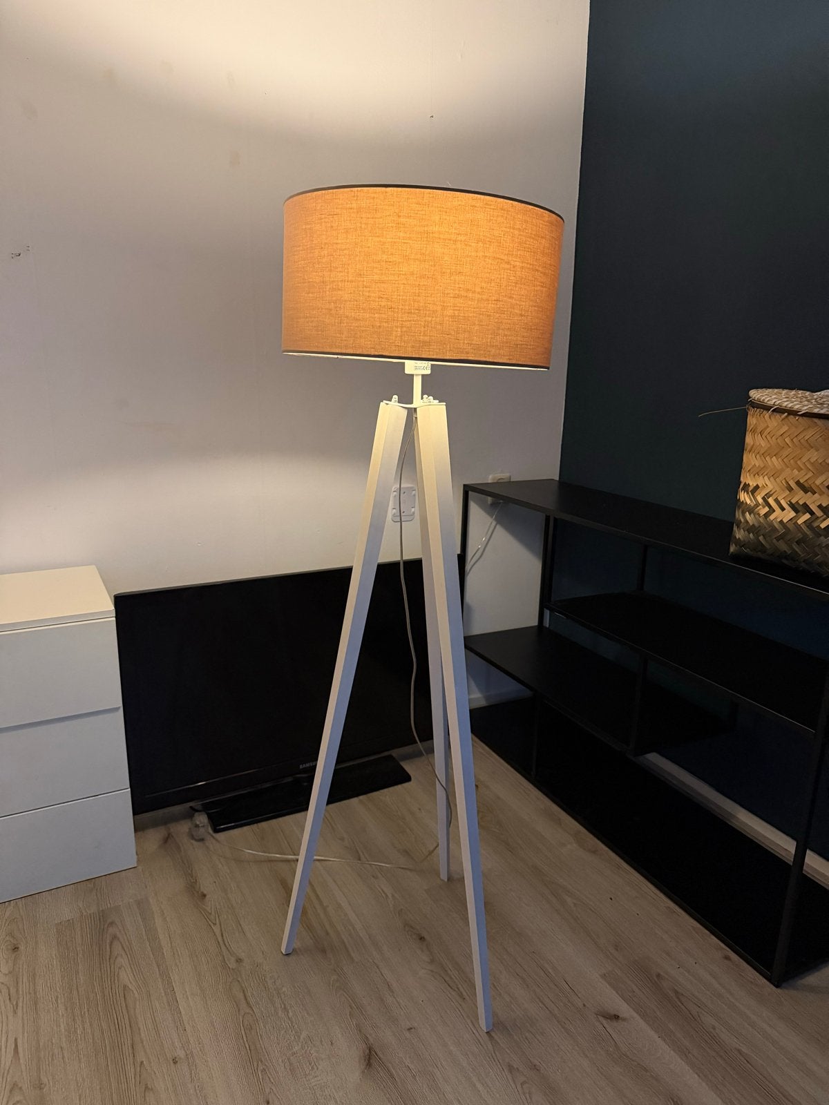 Staande lamp met driepoot en stoffen kap, Ophalen, E27 (groot), Zo goed als nieuw, 150 tot 200 cm