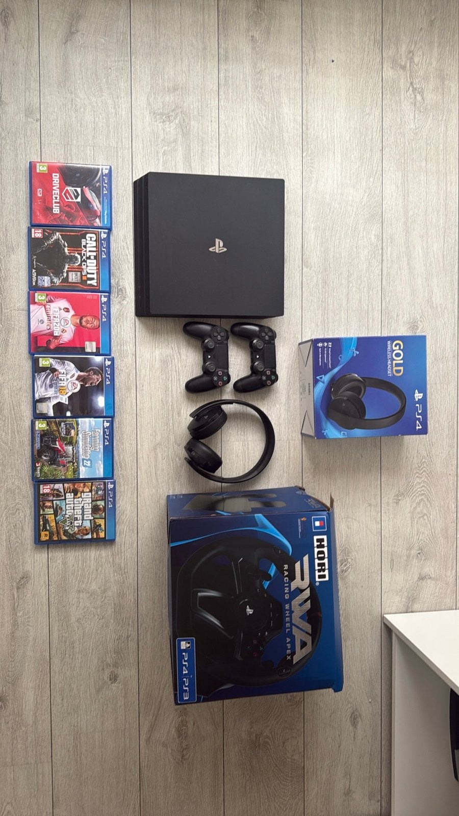 PS4 Pro Bundel: Console, 2 Controllers, Headset, Stuur & Gam, Met games, Met 2 controllers, Ophalen of Verzenden, Zo goed als nieuw