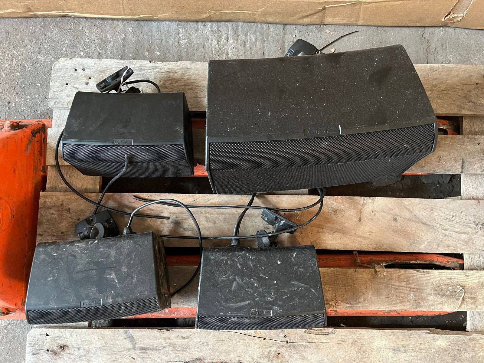 QSC Speakerset - Gebruikt, Gebruikt, Speakerset, Geschikt voor surround/home cinema, Minder dan 60 watt