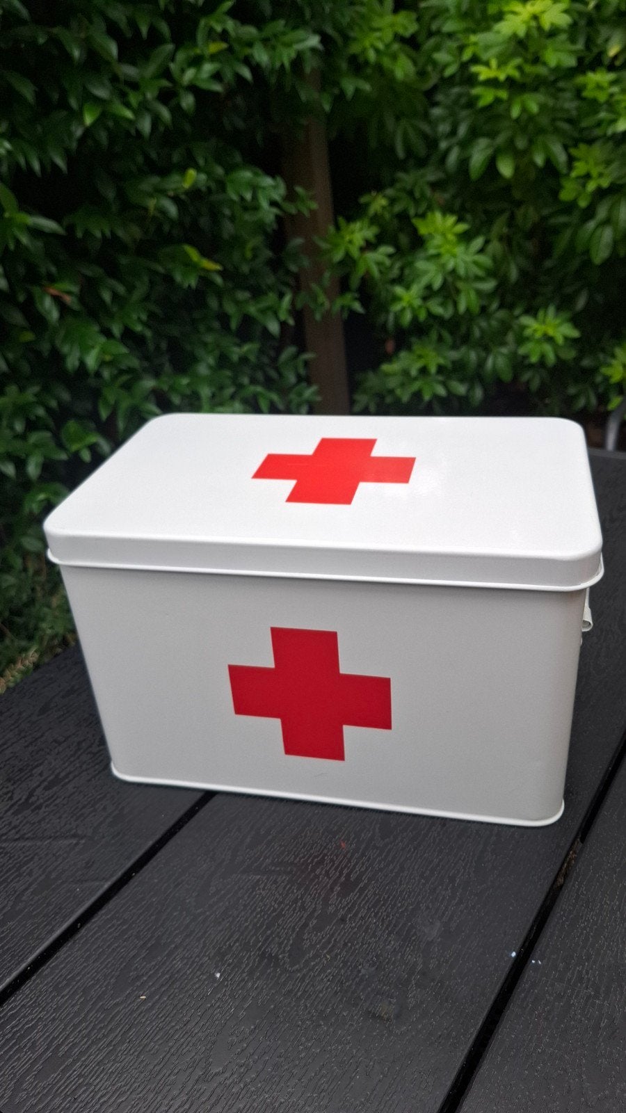 EHBO-doos metaal wit met rood kruis, Huis en Inrichting, Woonaccessoires | Overige, Ophalen, Zo goed als nieuw, Wit, Metaal