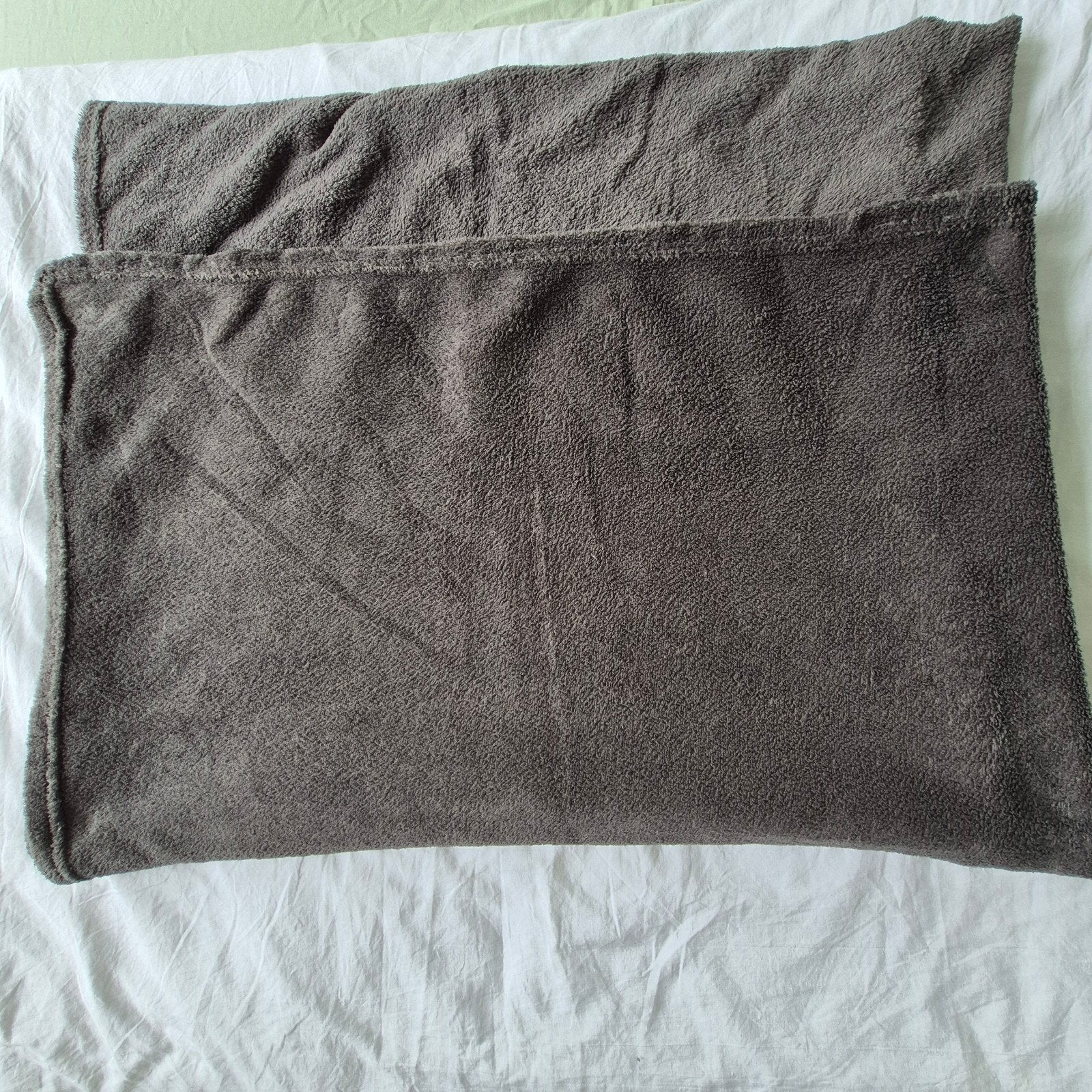 2x Grijze Fleece Dekens JYSK 145x220 cm, Fleecedeken, Ophalen of Verzenden, Zo goed als nieuw, Wasbaar