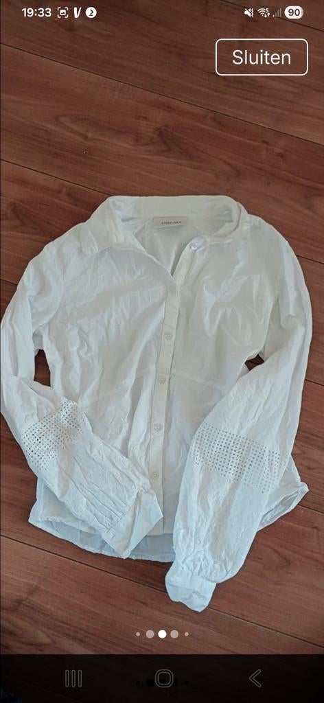 Mooie witte bewerkte getailleerde blouse met leuke manchette, Maat 38/40 (M), Wit, Cream, Ophalen of Verzenden