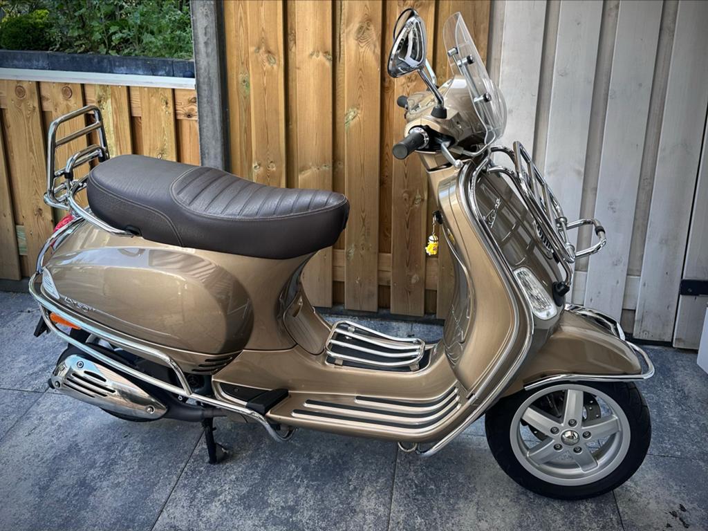 Vespa LX50 Touring - Zo goed als nieuw!, Fietsen en Brommers, Scooters | Vespa, Ophalen, Zo goed als nieuw, Benzine, Vespa LX