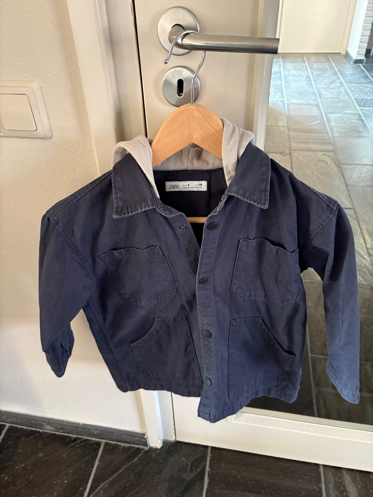 Stoere Zara blouse met capuchon blauw maat 116, Ophalen of Verzenden, Gebruikt, Jongen of Meisje