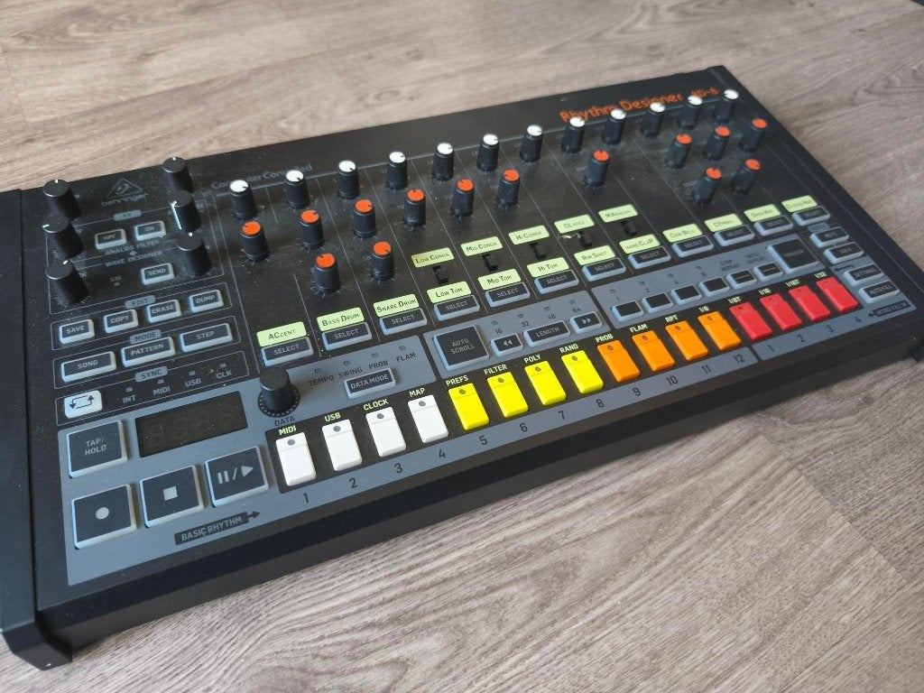 Behringer RD-8 in nieuwstaat, Muziek en Instrumenten, Drumcomputers, Ophalen of Verzenden, Zo goed als nieuw, Overige merken
