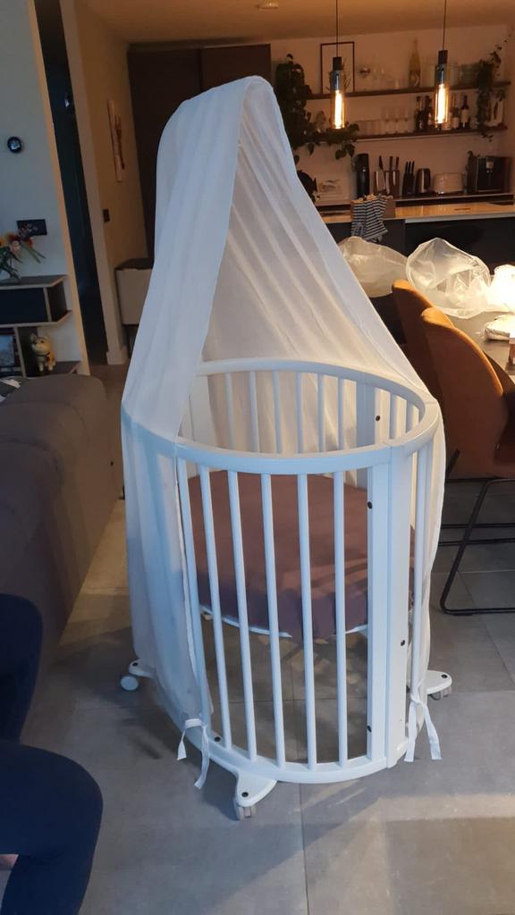 Stokke Sleepi Complete Set: Mini, Extension, 2 Matrassen, Kinderen en Baby's, Babywiegjes en Ledikanten, Zo goed als nieuw, Ledikant