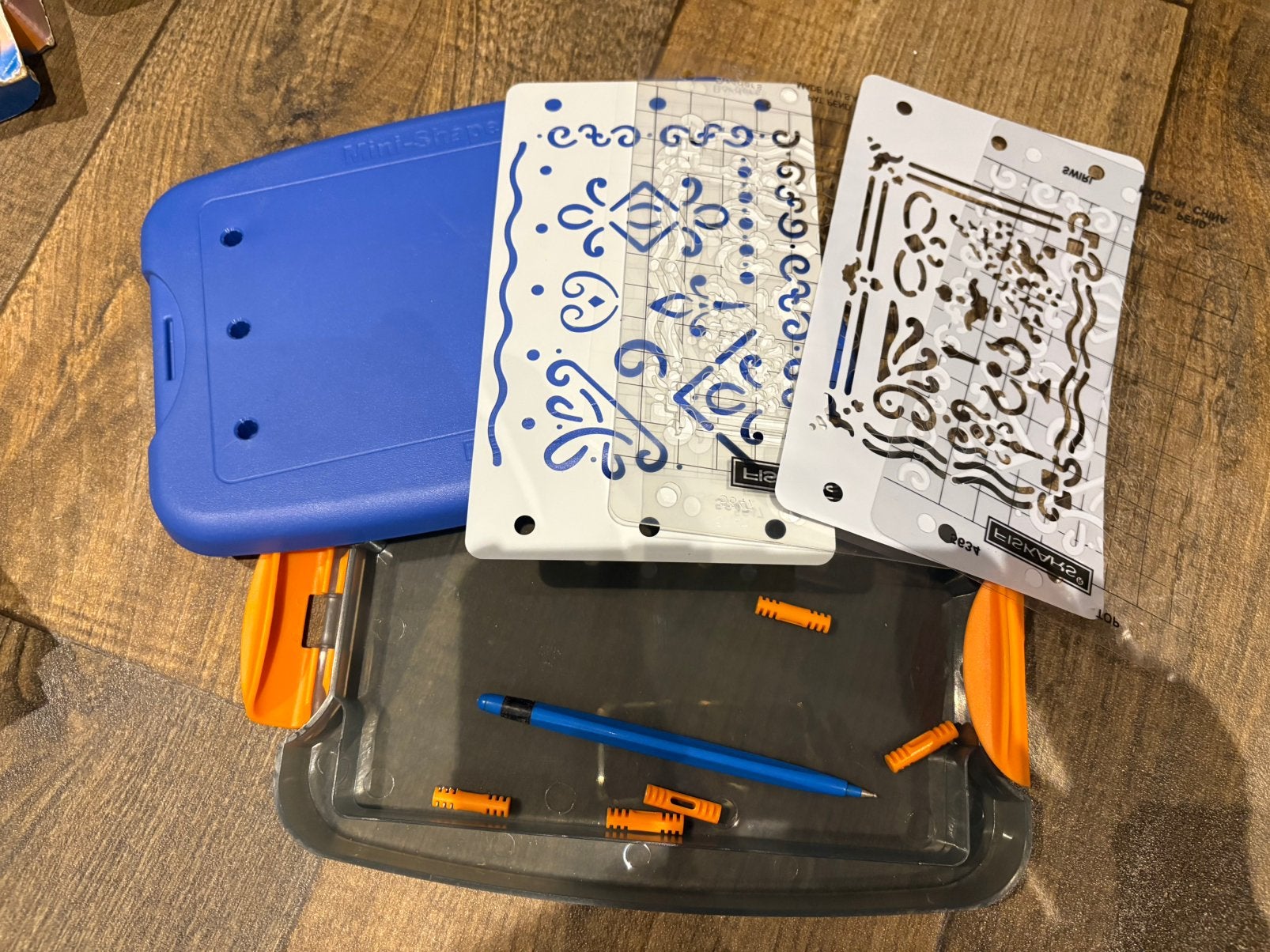 Fiskars shapeboss embossing systeem mini, Ophalen of Verzenden, Zo goed als nieuw, Overige thema's, Pons of Mal