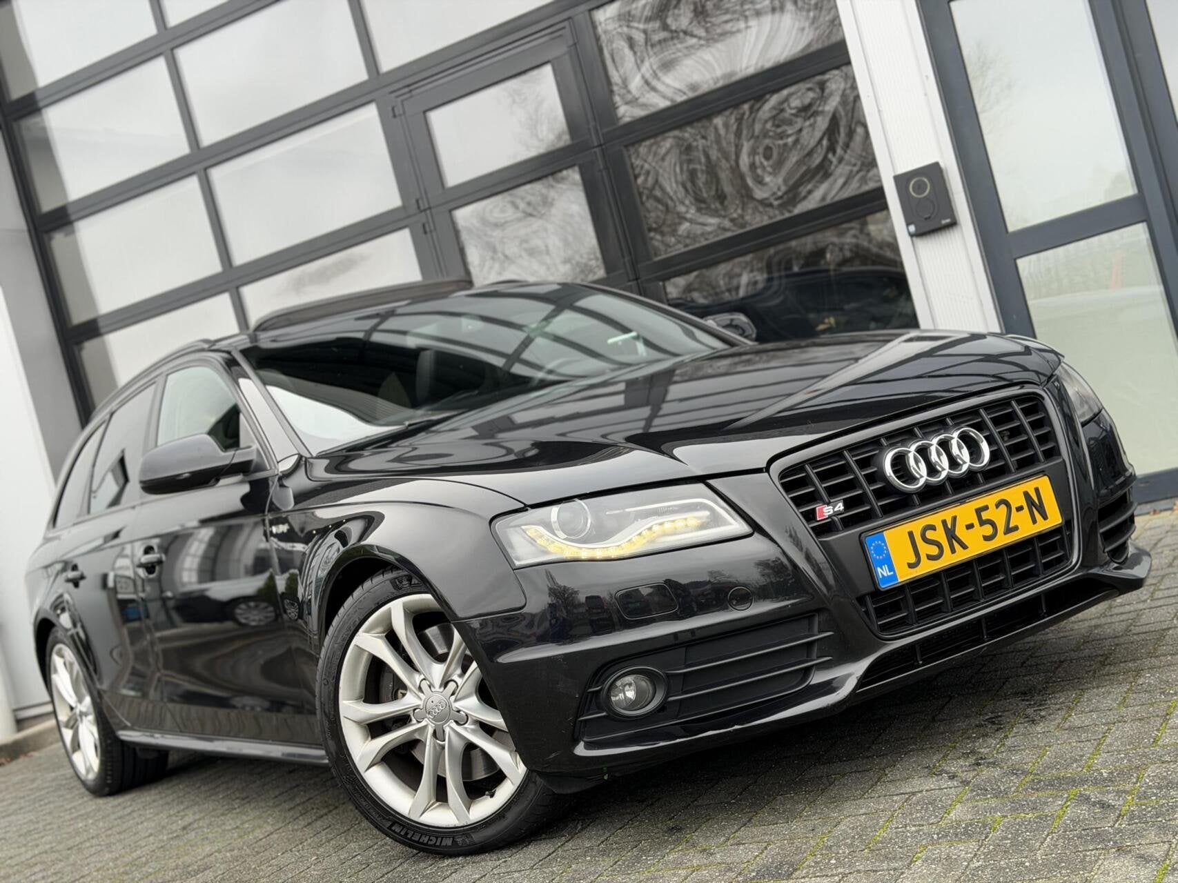 Audi A4 Avant 3.0 TFSI S4 quattro Pro Line S 334PK+ / PANO, Auto's, Automaat, Euro 5, Gebruikt, Zwart