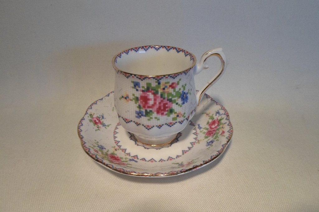 Royal Albert Kop & Schotel Petit Point China, Ophalen of Verzenden