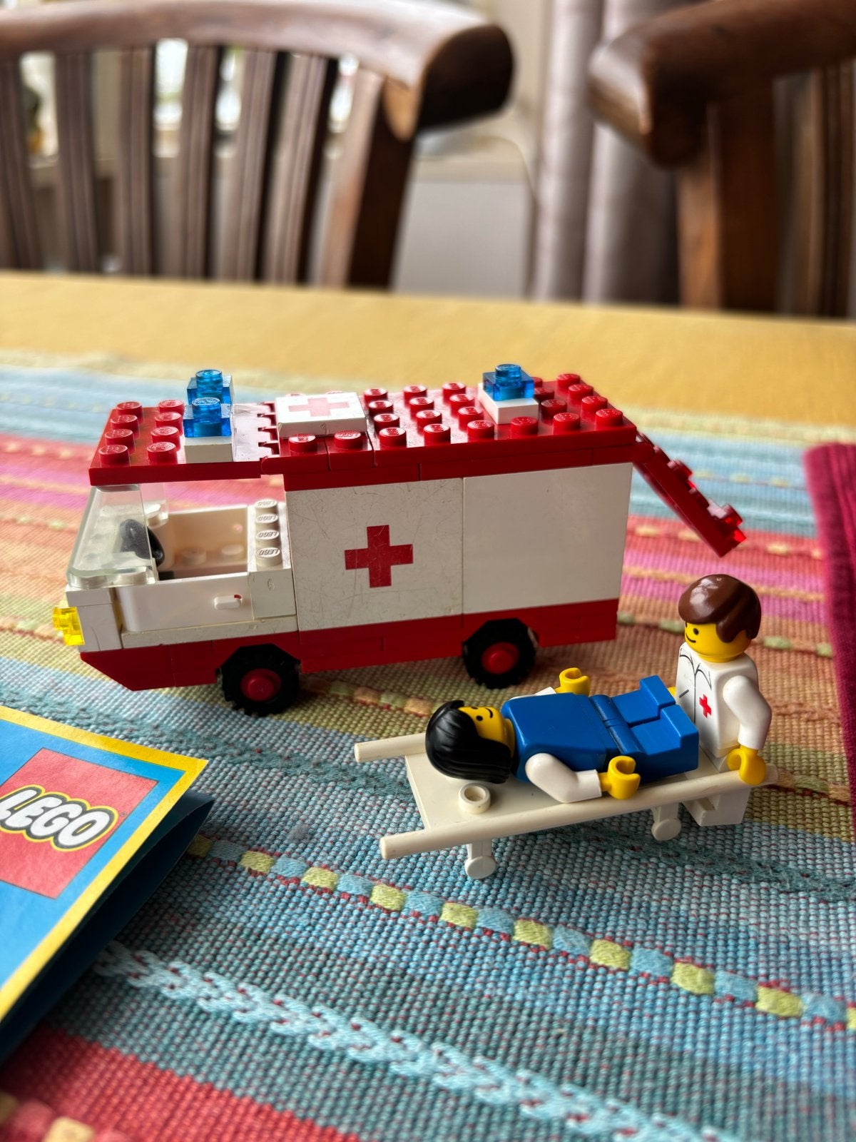 Lego Legoland Ambulance (6688) met minifiguren en instructie, Gebruikt, Lego, Ophalen of Verzenden, Compleet