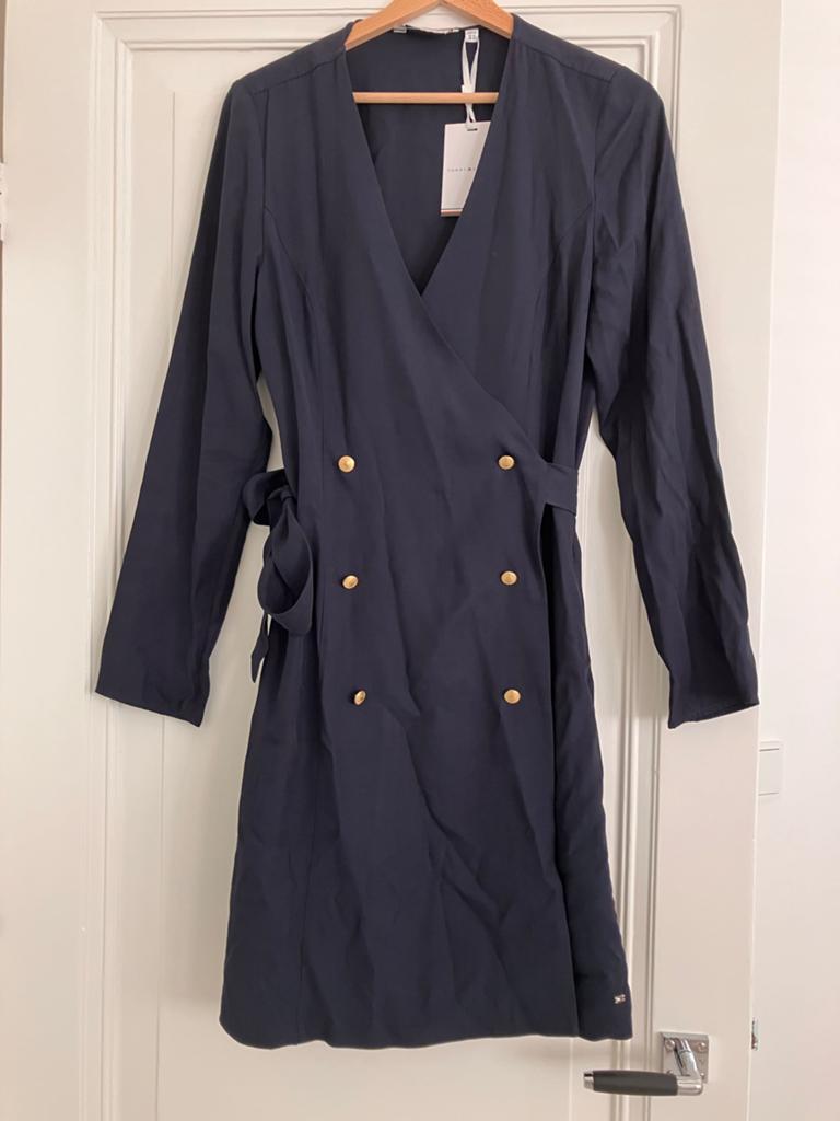 Nieuwe Tommy Hilfiger wikkel/overslag jurk maat 36, Kleding | Dames, Jurken, Blauw, Ophalen of Verzenden, Zo goed als nieuw, Knielengte
