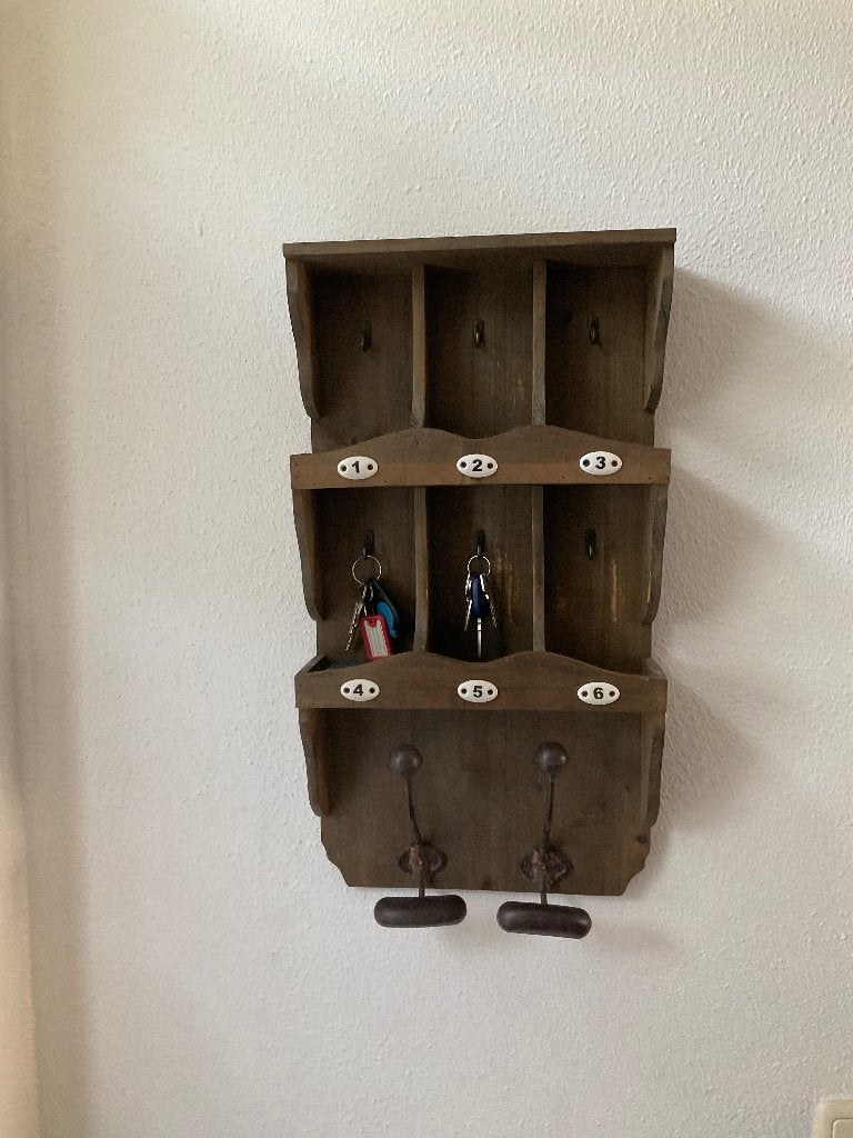 Houten wandKast voor sleutels tassen hout landelijke stijl, Antiek en Kunst, Curiosa en Brocante, Ophalen of Verzenden