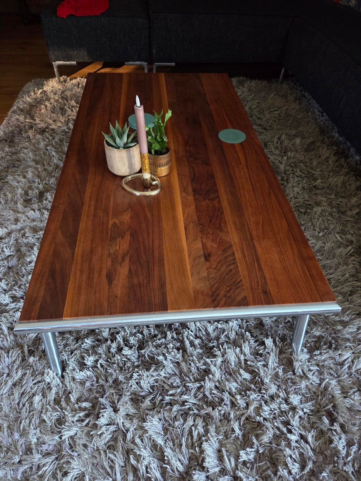 Notenhouten salontafel met metalen poten - 130x70 cm, Huis en Inrichting, Tafels | Salontafels, Ophalen