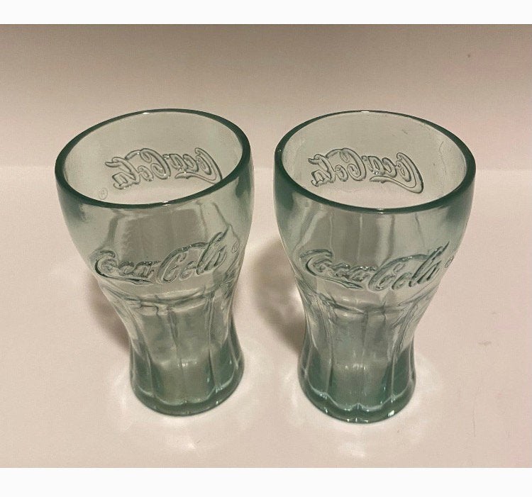 2 Kleine plastic Coca-cola glaasjes/eierdopjes. H. 7,5 cm, Ophalen of Verzenden, Zo goed als nieuw, Gebruiksvoorwerp