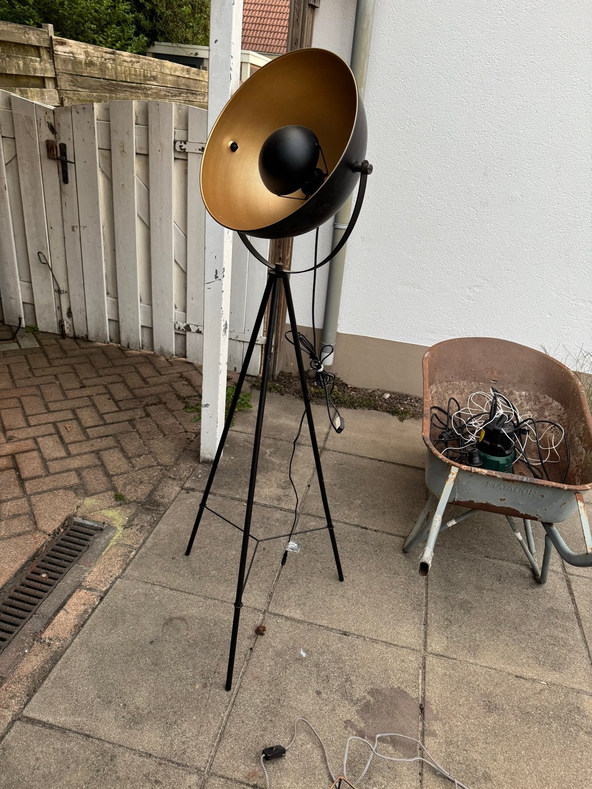 Moderne vloerlamp op statief - Zwart met goud, Ophalen, Gebruikt, E27 (groot), Metaal