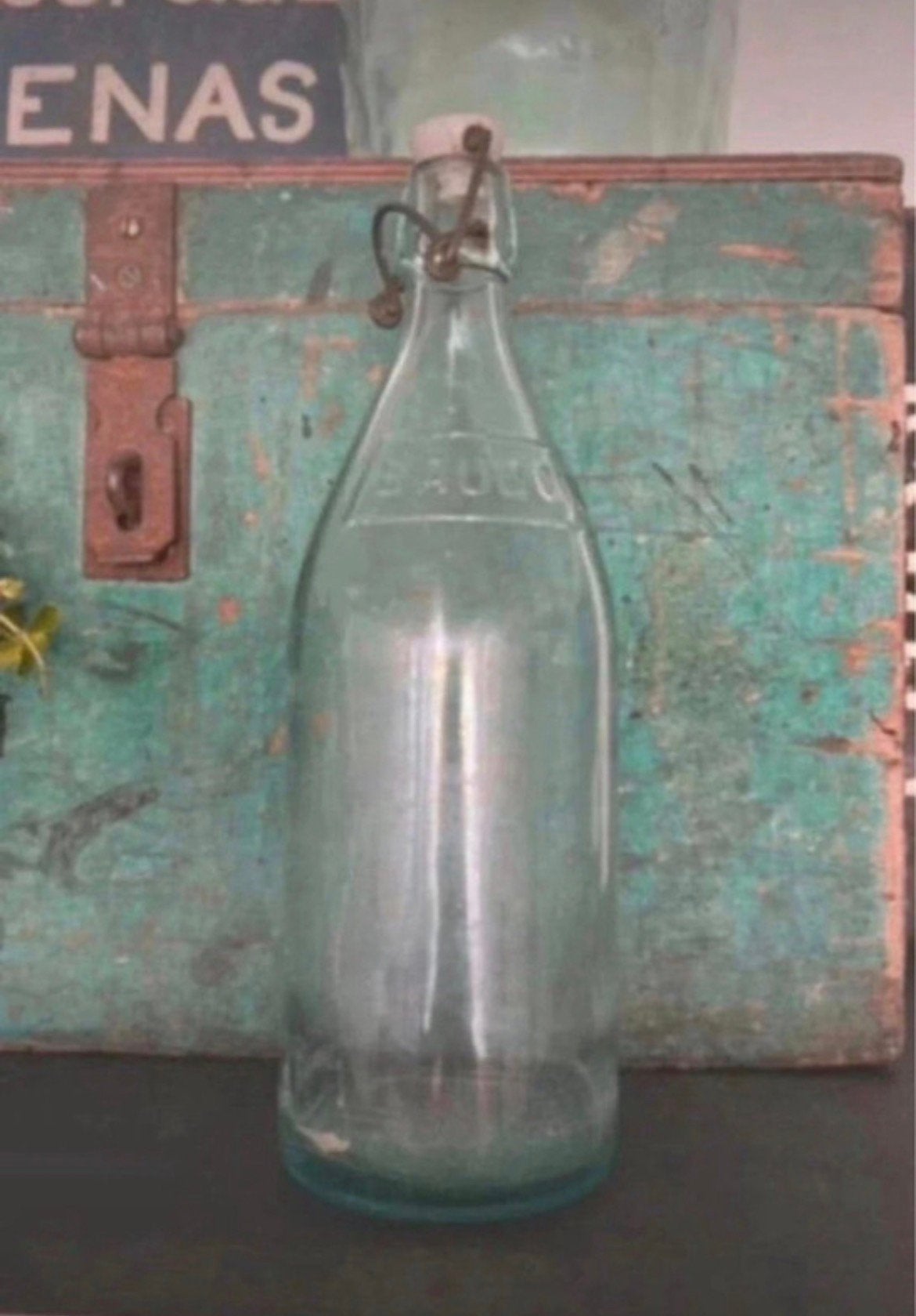 Franse fles met tekst en porseleine dop, Ophalen of Verzenden