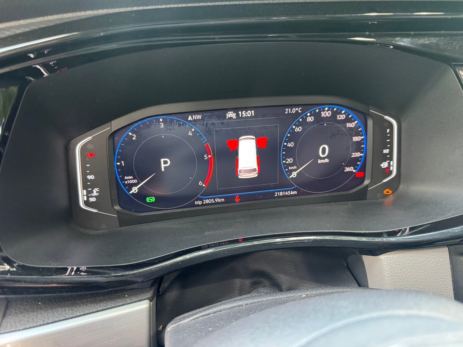 Foto 13 van Volkswagen T6.1 Bulli 204PK 4Motion | Zeer compleet | DC