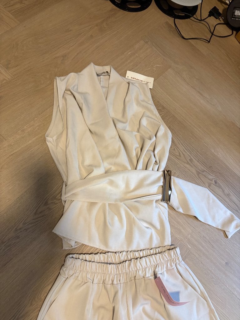 Dames pak, Maat 38/40 (M), Kostuum of Pak, Verzenden, Beige