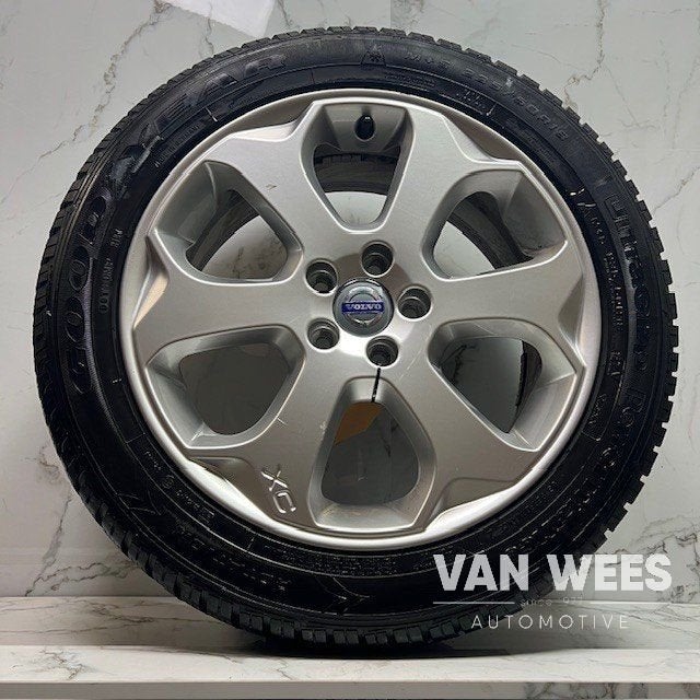 Volvo XC70 235/50/18 INCH Origineel Winterset, Auto-onderdelen, Ophalen, 18 inch, Gebruikt, -