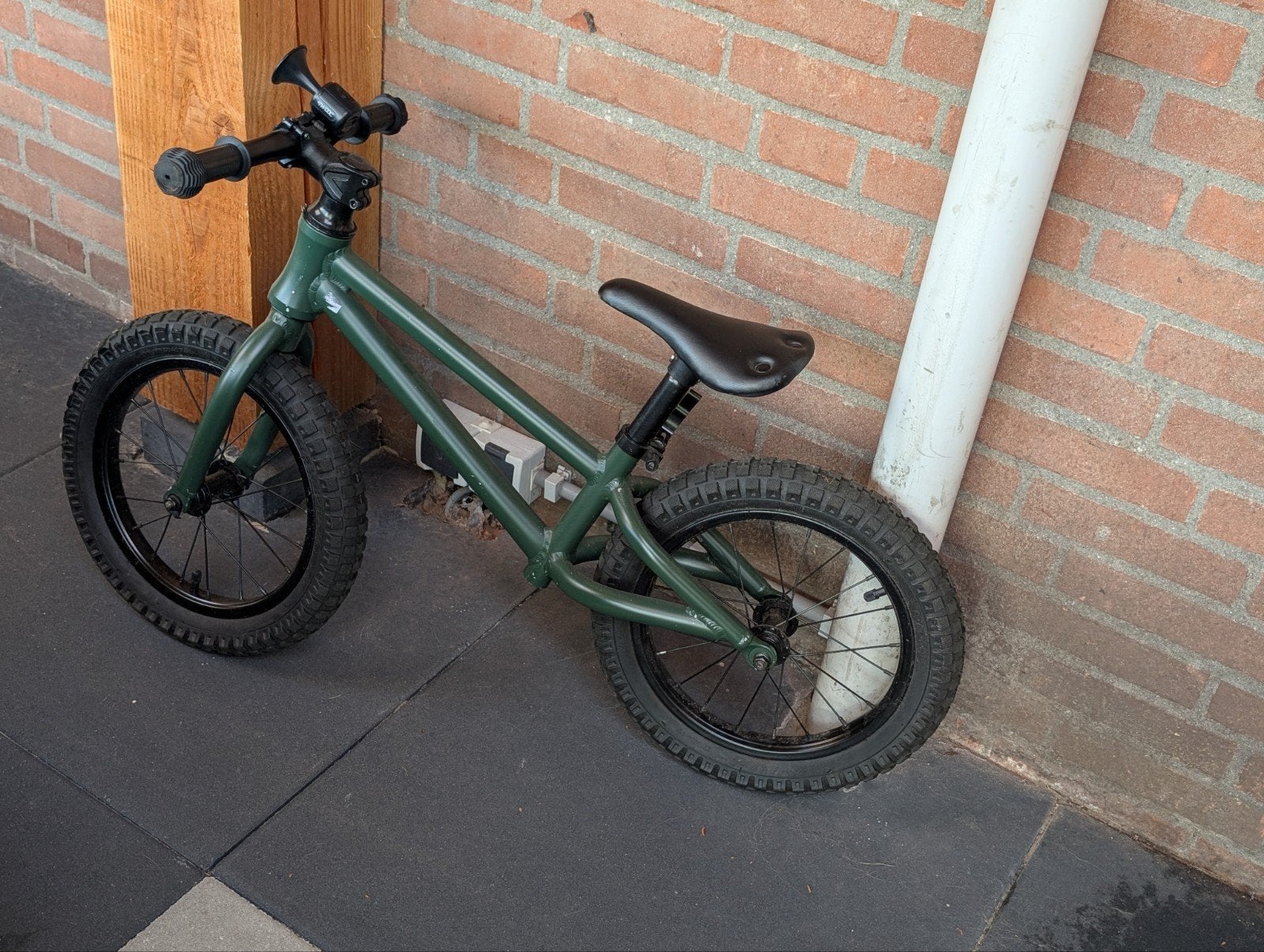 Stoere groene loopfiets voor kinderen, Fietsen en Brommers, Fietsen | Kinderfietsjes, Ophalen, Gebruikt, 16 tot 20 inch, Onbekend