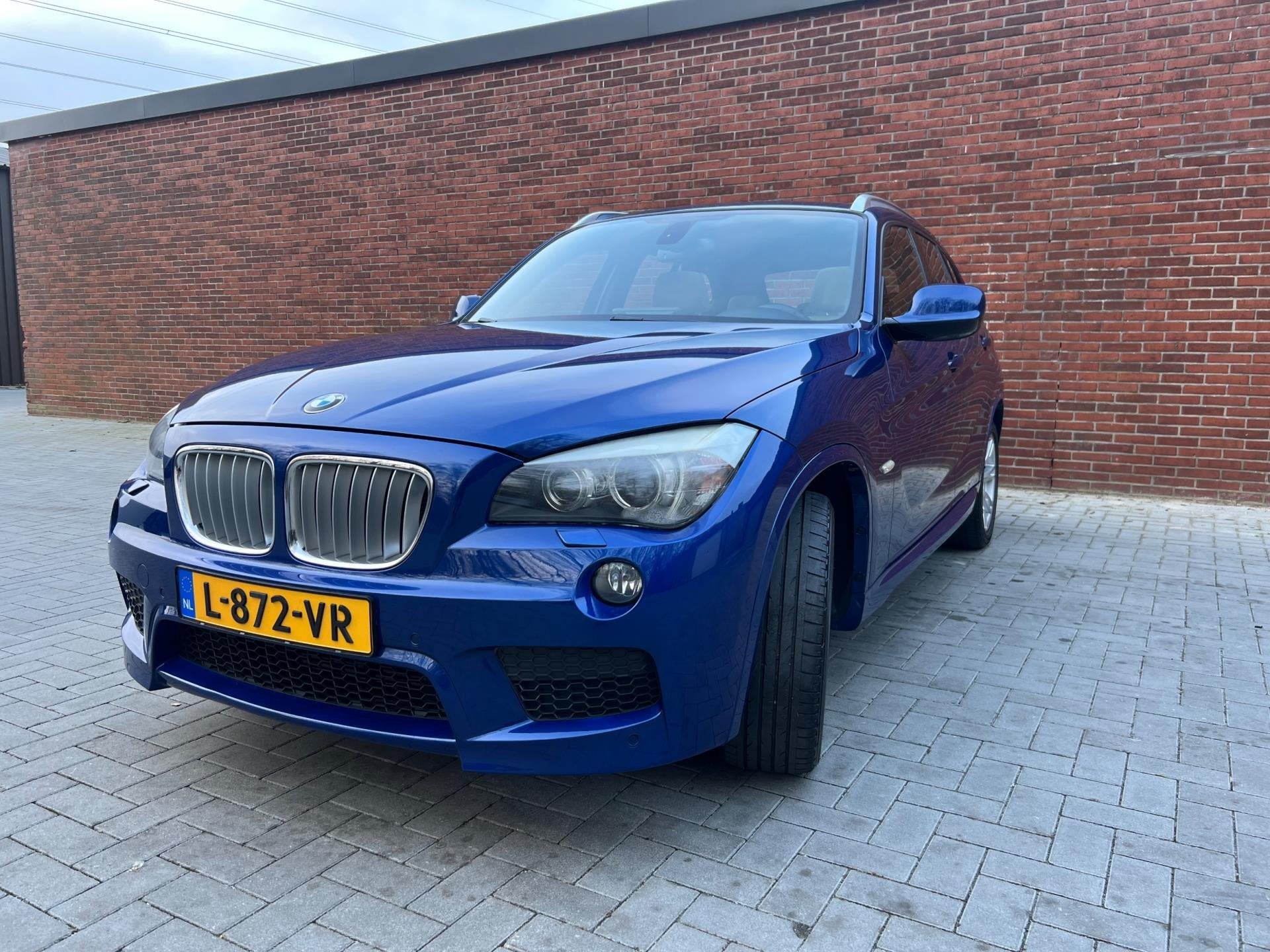 BMW X1 XDrive20i Business M SPORT|PANO |1STE EIGENAAR |CARPL, Auto's, Euro 5, Gebruikt, Beige, 4 cilinders