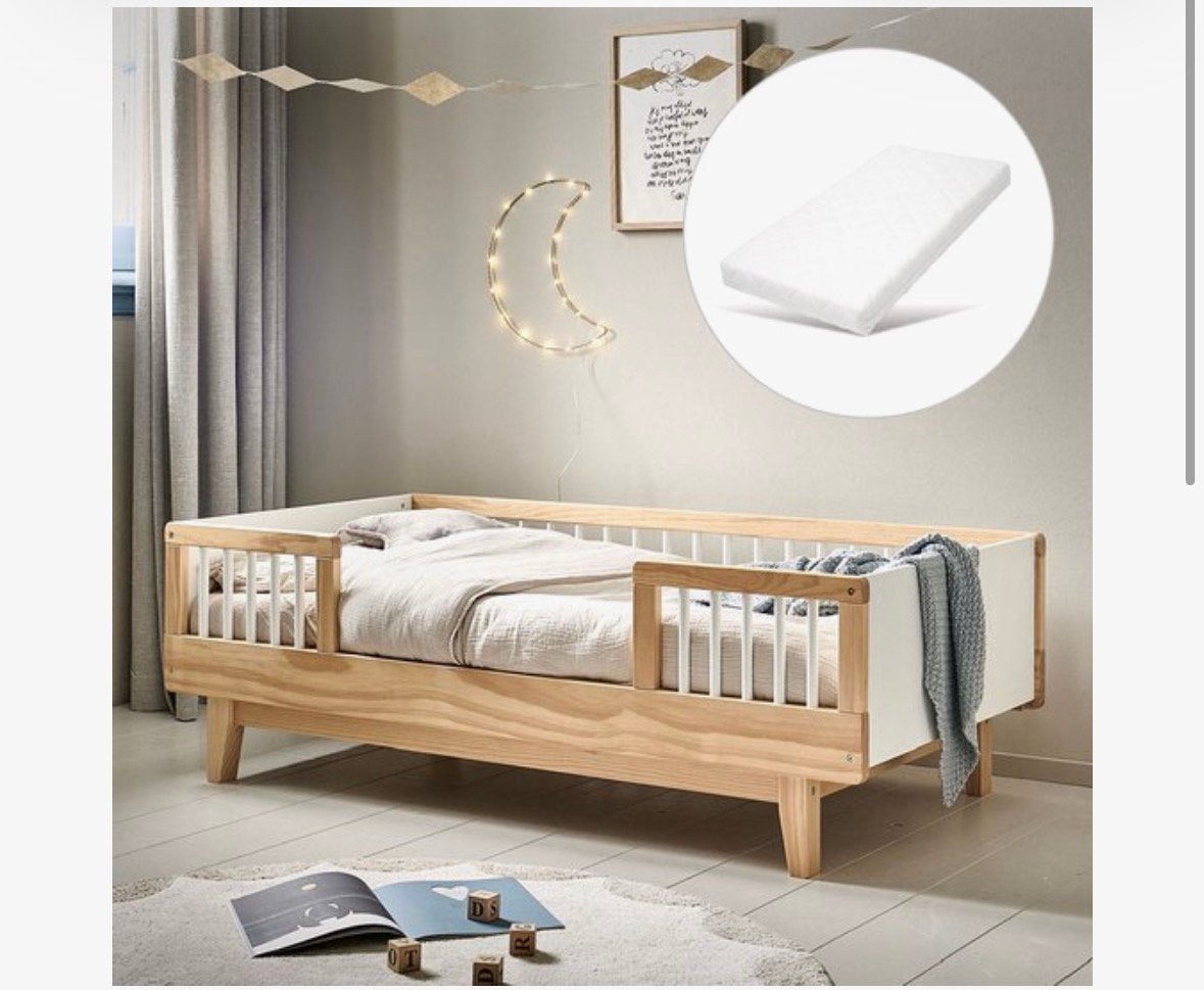 Peuterbed met matras en lattenbodem van Petite Amélie, Ophalen, Gebruikt, 70 tot 85 cm, 140 tot 160 cm